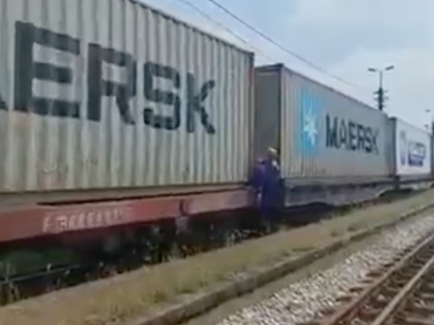    0:26 / 0:59   Lần đầu tiên, đường sắt có tàu hoả chở container chạy thẳng từ Việt Nam sang Bỉ.